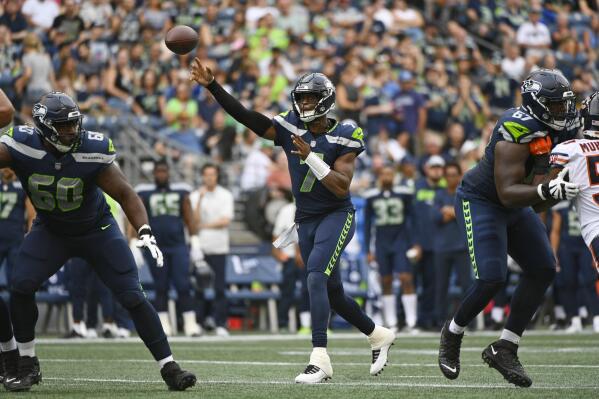 Geno Smith Heads to the Seahawks Locker Room; Drew Lock Takes Over