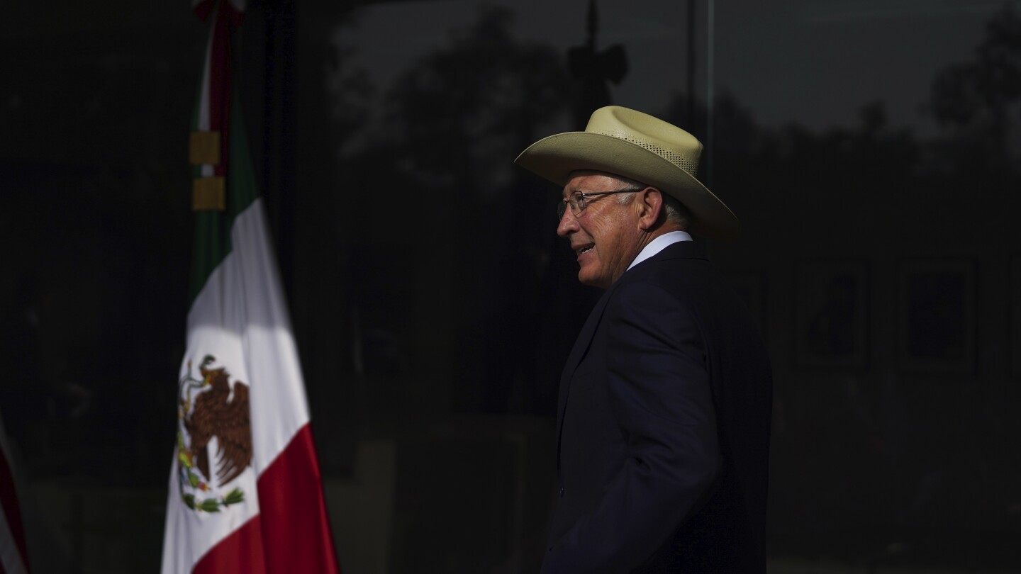 МЕКСИКО СИТИ АП — Посланикът на САЩ в Мексико Кен