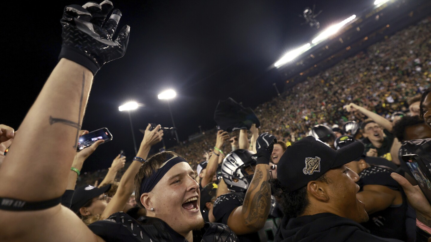 AP Top 25 Extra Points: As the fourth team to earn the No. 1 ranking this season, Oregon’s rise is a sign of the times