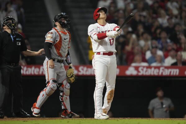 MLB/ Giants score 6 runs in the 9th inning of an 8-3 win, Angels in 7th  straight loss