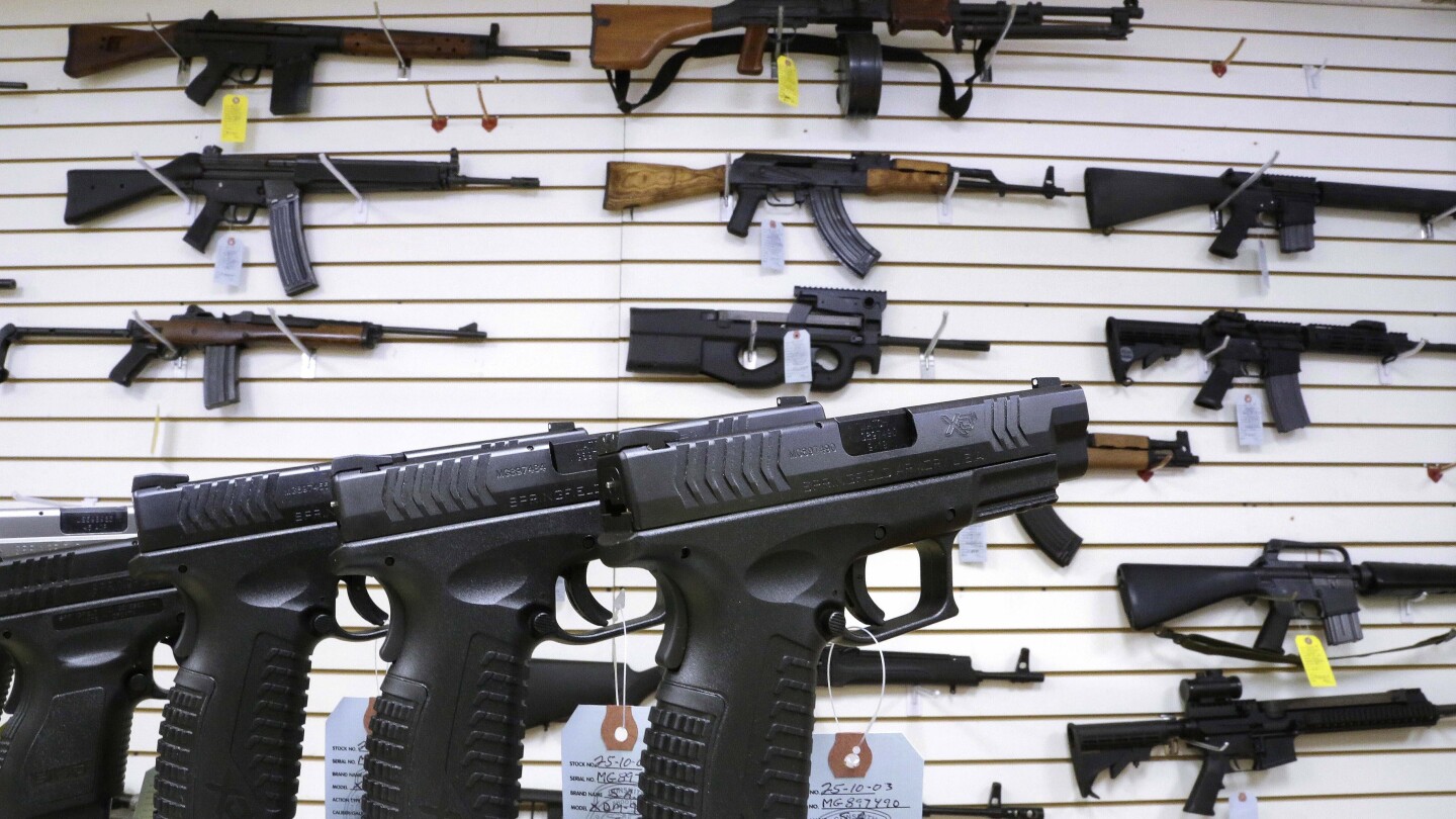 US judge tosses Illinois' ban on semiautomatic weapons