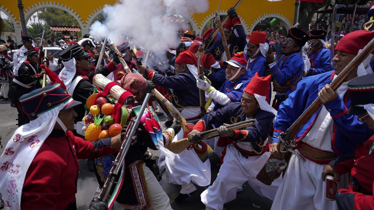 Mexicans recreate 1862 Cinco de Mayo victory over French