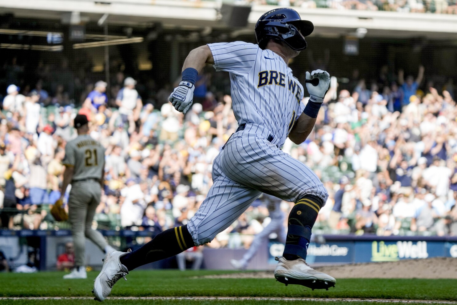 Brewers hang on, beat Mets 3-2 for series win Wisconsin News