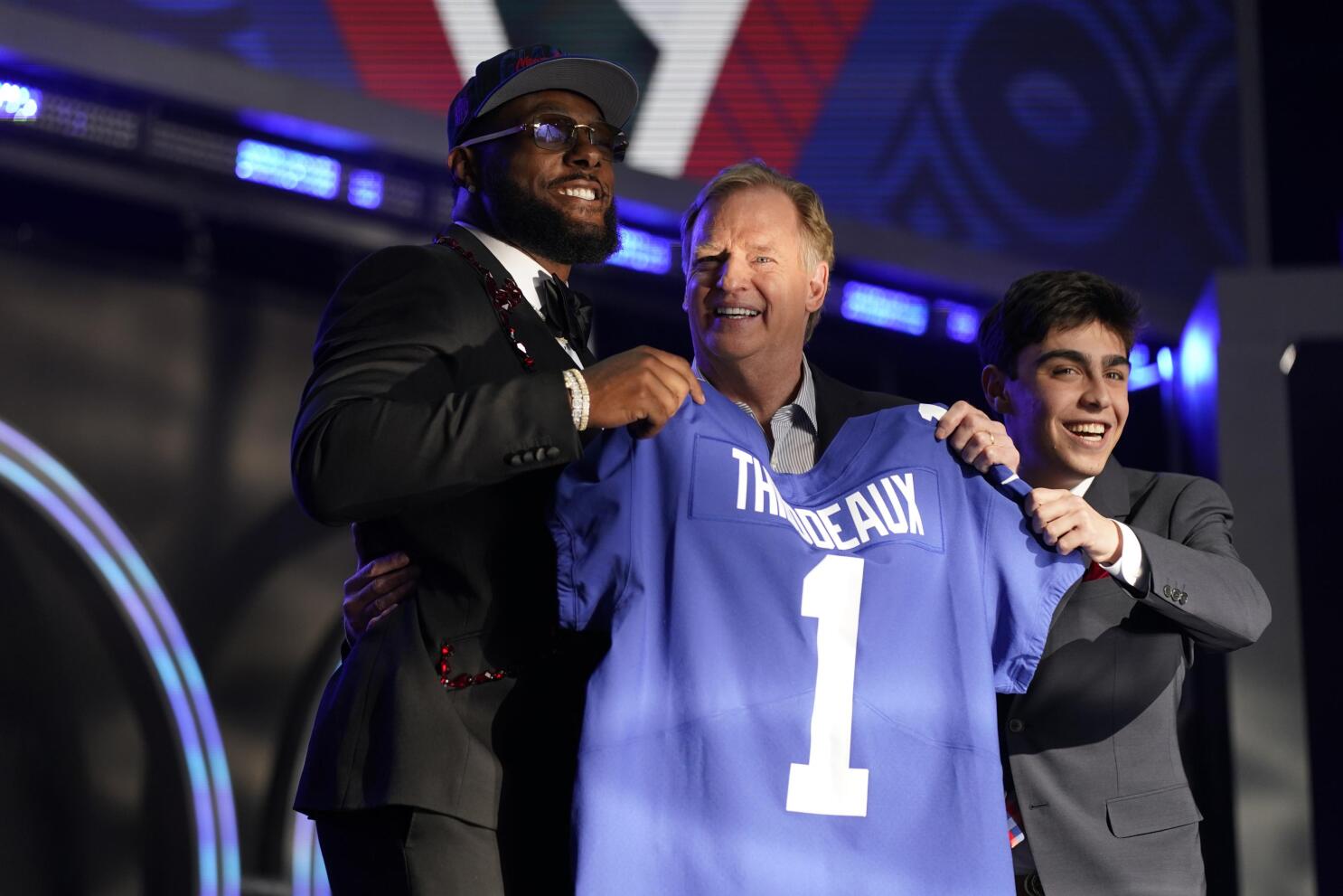 Alabama OL Evan Neal drafted by Giants with No. 7 overall pick