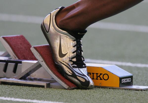 atravesar Disminución Cortar More than shoes: Nike navigates complicated twists in track | AP News