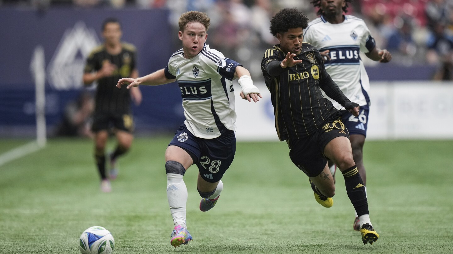 Brian White anota dos goles, Whitecaps empatan 2-2 con LAFC y extienden racha invicta a 11