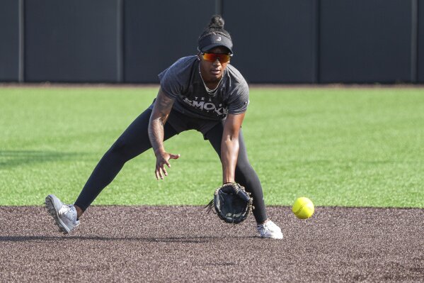 Texas Smoke second baseman Janae Jefferson reaches for a ground ball during practice at Concordia University in Austin, Texas, Monday, June 13, 2023. Former Major League Baseball star Brandon Phillips and current women's pro wrestler Jade Cargill took on professional sports franchise ownership together less than a year ago. The pair led the Texas Smoke to the championship in their first season with Women’s Professional Fastpitch softball. (Aaron Martinez/Austin American-Statesman via AP)