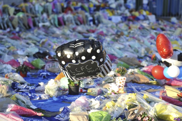 CORRECTS DATE OF INQUIRY ANNOUNCEMENT TO WEDNESDAY, SEPT. 6, 2023 FILE - Tributes are placed outside Leicester City Football Club, Leicester, England, Oct. 29, 2018, after a helicopter crashed in flames Saturday. A damaged tail rotor was to blame for a helicopter crash that killed Vichai Srivaddhanaprabha, the owner of English soccer club Leicester, and four others in 2018, an accident inquiry said Wednesday, Sept. 6, 2023. (AP Photo/Rui Vieira, File)