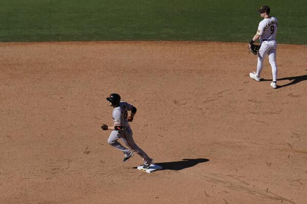 Caratini, Padres beat Giants 7-6 in 10 to tighten NL West