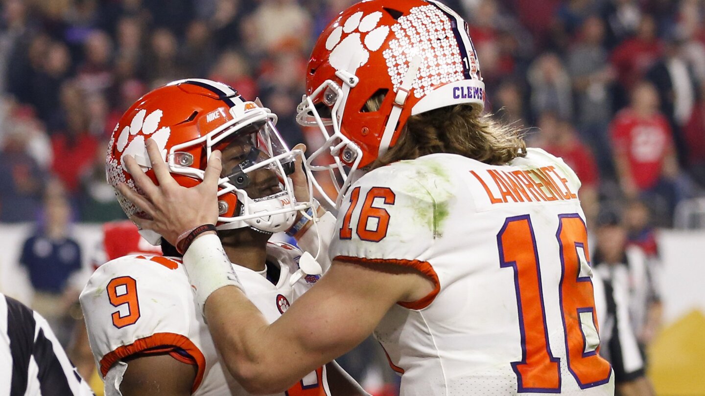 LSU Unveils Uniform For Peach Bowl vs. Oklahoma - The Spun: What's