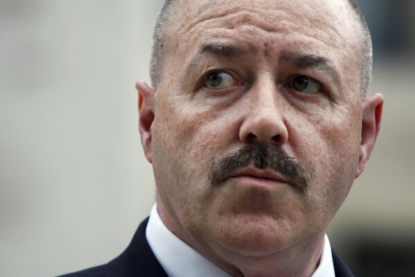 FILE - In this June 4, 2009 file photo, former New York City police Commissioner Bernie Kerik stands outside the Federal Court in Washington. Kerik has met with investigators from special counsel Jack Smith’s team. Kerik's meeting is part of the government's case accusing former President Donald Trump of working to overturn his 2020 election loss. Kerik's attorney says Kerik met with government officials Monday to discuss Trump lawyer Rudy Giuliani's efforts to overturn the Republican president's loss to Democrat Joe Biden. (AP Photo/Manuel Balce Ceneta, File)