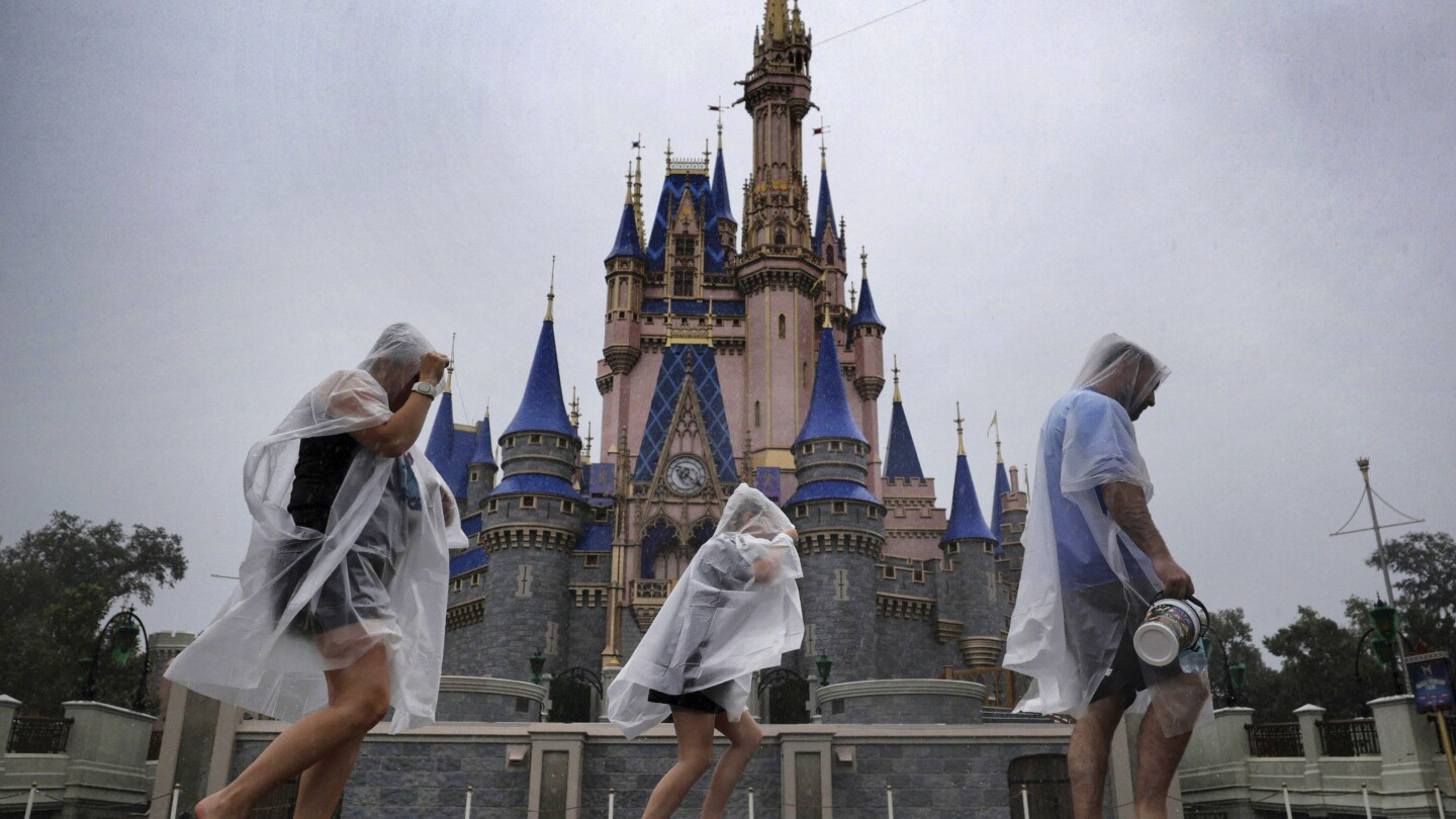 Os fechamentos da Disney World e da Universal interrompem o turismo em Orlando conforme Milton se aproxima
. #hotnews.pt