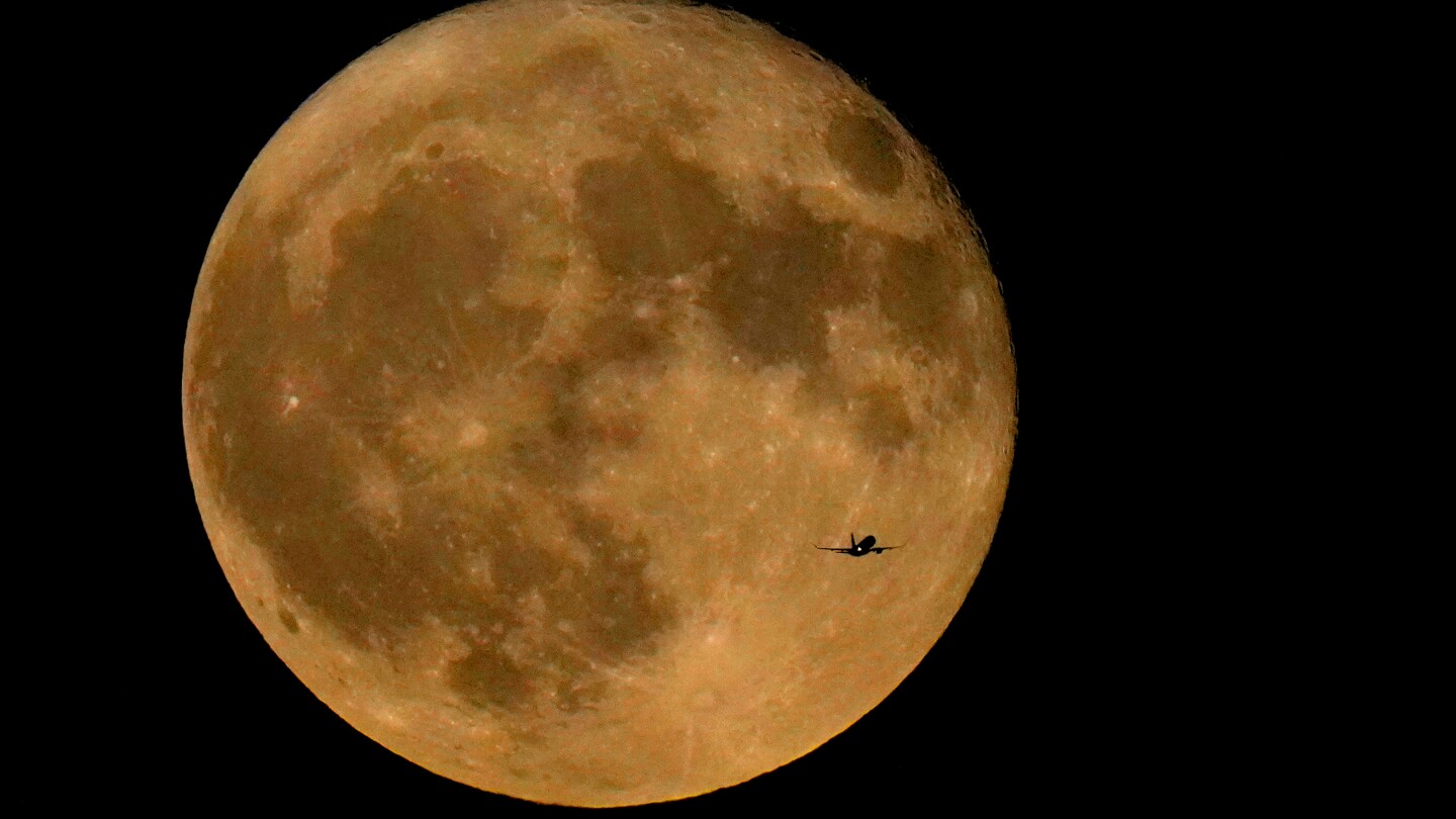 Two supermoons in August mean double the stargazing fun - The Associated Press
