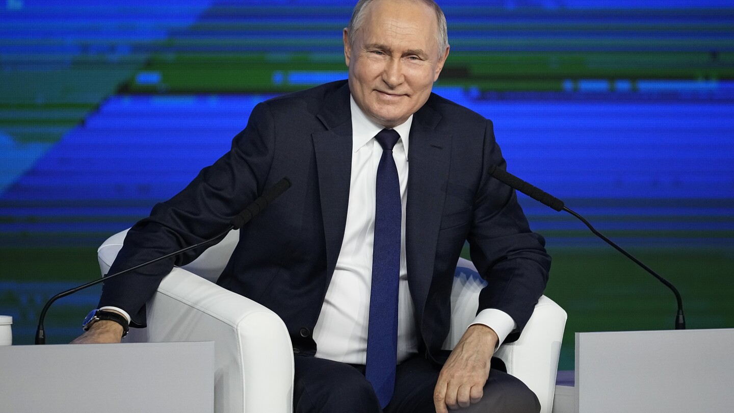 Путин призовава САЩ да тласнат Украйна към преговори, намеква за възможна размяна на задържания репортер на WSJ
