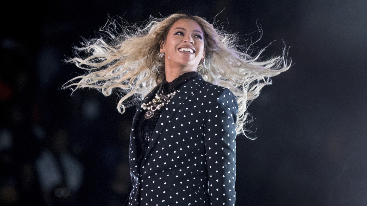 Beyonce Unveils Tracklist for Country Album \'Act II Cowboy Carter