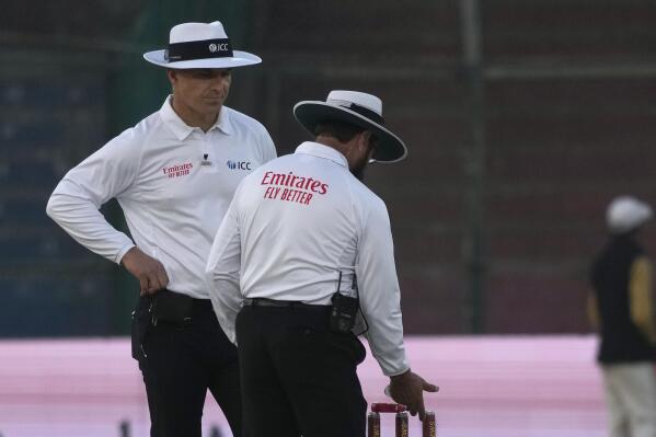 WATCH] Pakistan team presents a signed jersey to umpire Aleem Dar