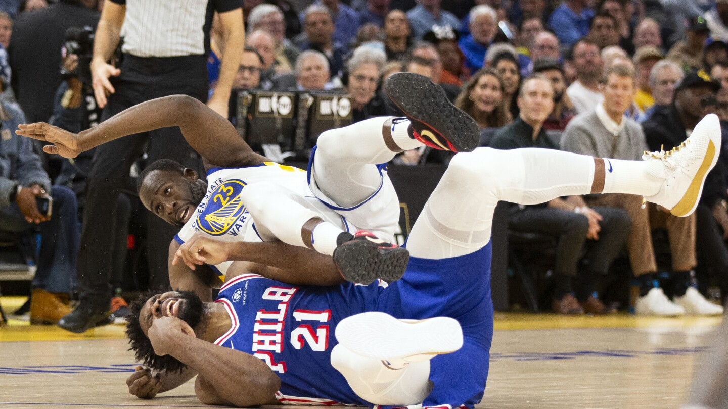 Stephen Curry marque 37 points alors que les Warriors battent les 76ers 119-107