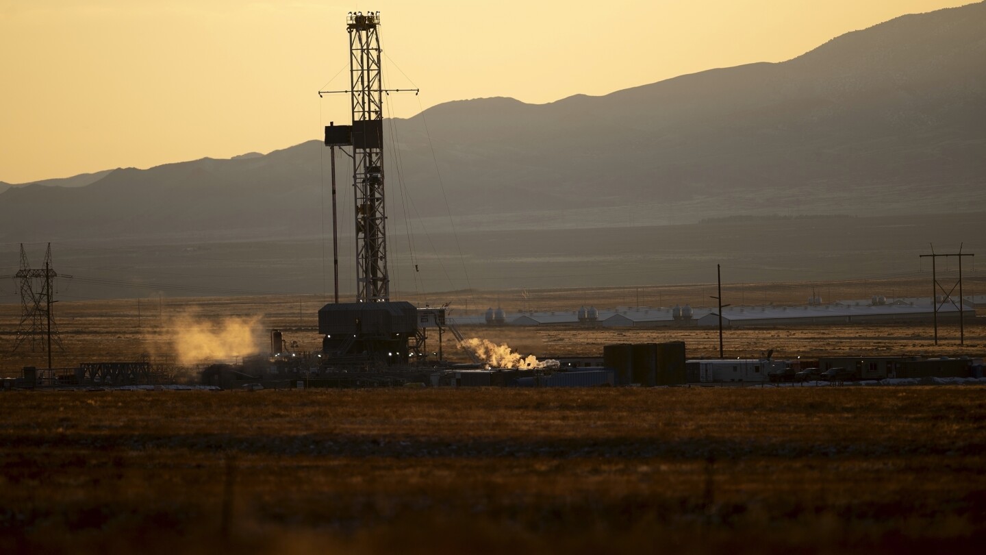 Políticas anunciadas por Trump a favor de petróleo y gas benefician a una energía renovable – The Associated Press
