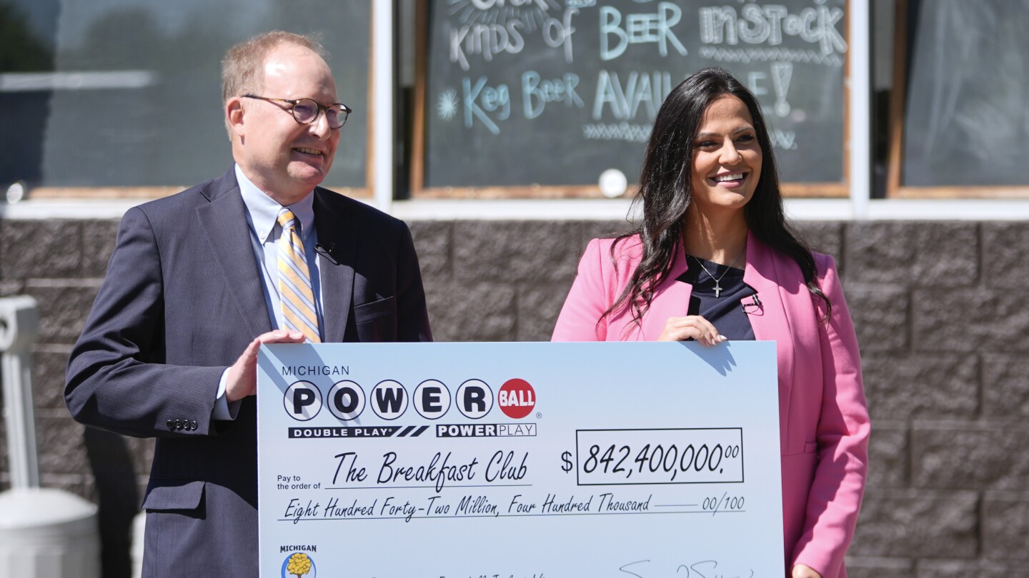 Двойка от Мичиган, адвокат, обявени за победители в $842,4 милиона Powerball джакпот