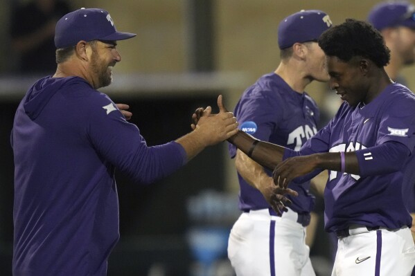 TCU on a roll heading into CWS, Etvarsity