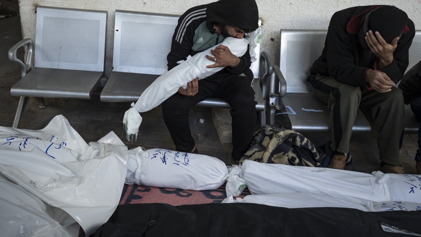 Съобщава се за повече от 30 палестинци, убити при израелски въздушни удари в Ивицата Газа