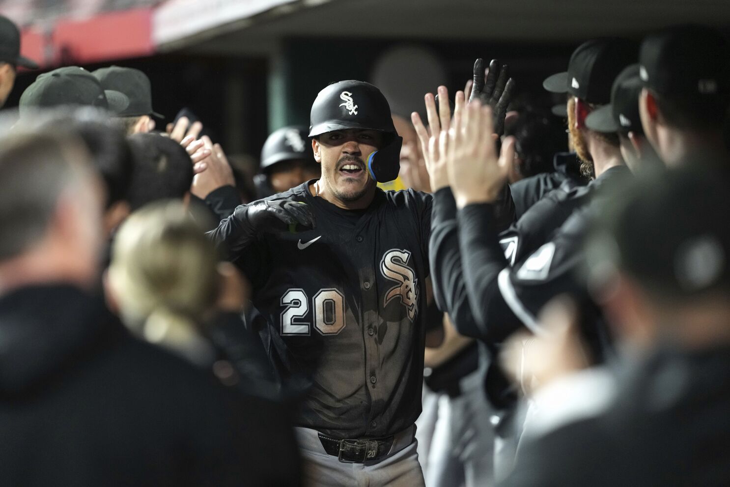 Miguel Vargas' 3-run homer in 10th sends White Sox to 5-1 win over Reds
