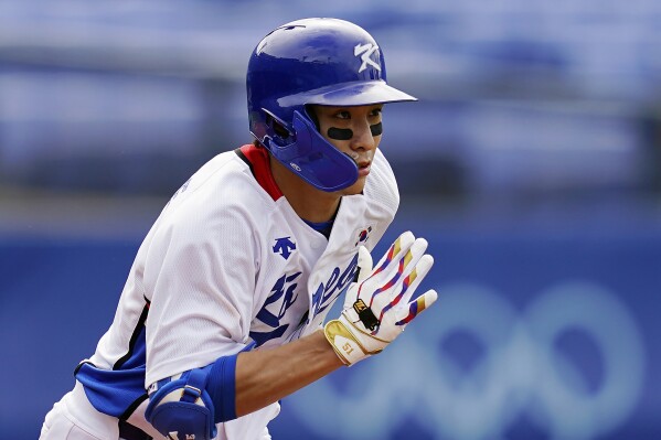 FILE - South Korea's Jung Hoo Lee plays during a baseball game at Yokohama Baseball Stadium during the 2020 Summer Olympics, Aug. 2, 2021, in Yokohama, Japan. Lee, a South Korean MVP and the son of a former MVP, will become a free agent Tuesday, Dec. 5, 2023, and major league teams can sign him through 5 p.m. EST on Jan. 3. (APPhoto/Matt Slocum, File)