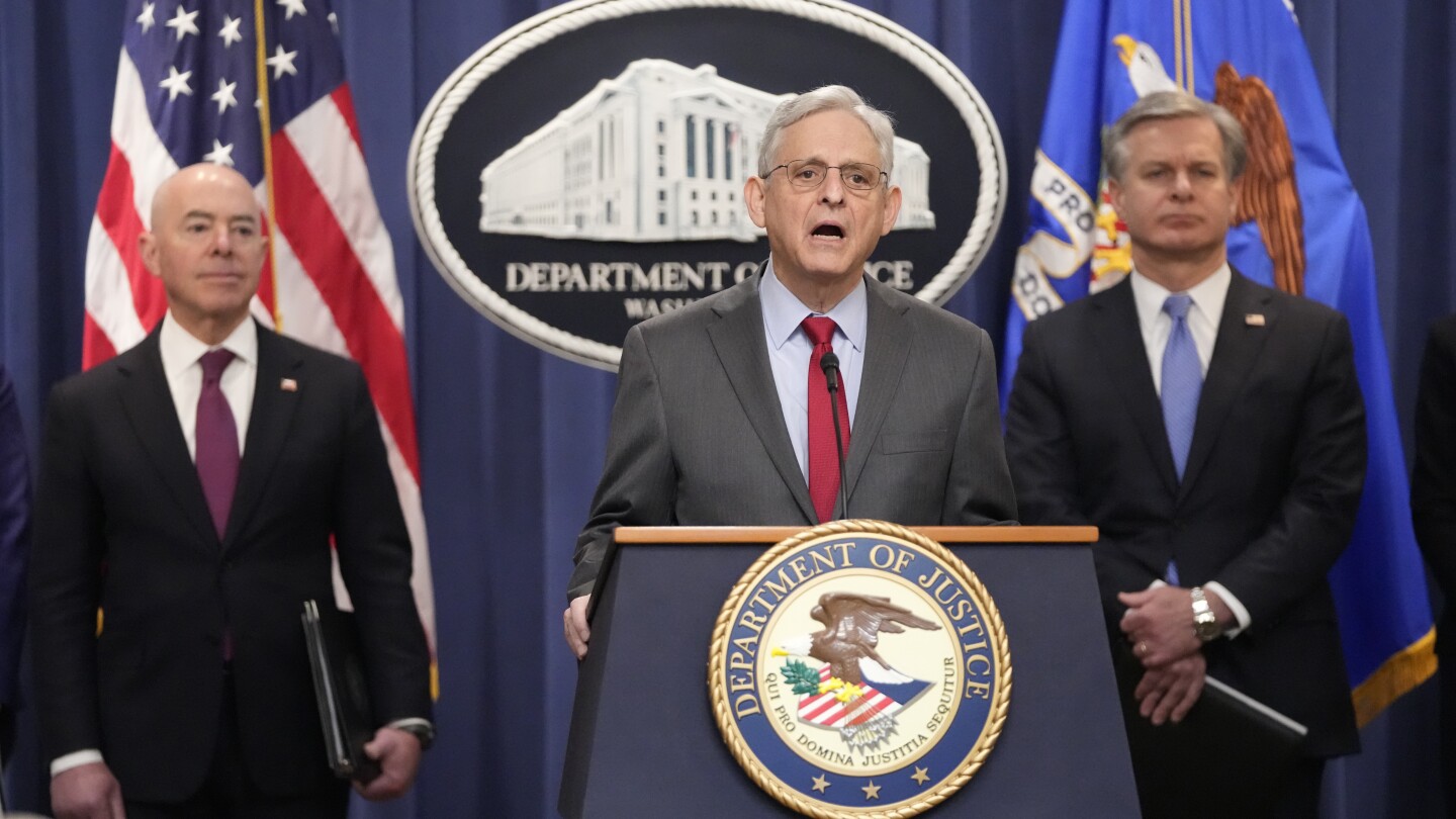 The Justice Department accuses two political operatives of hiding foreign lobbyists during the Trump istration