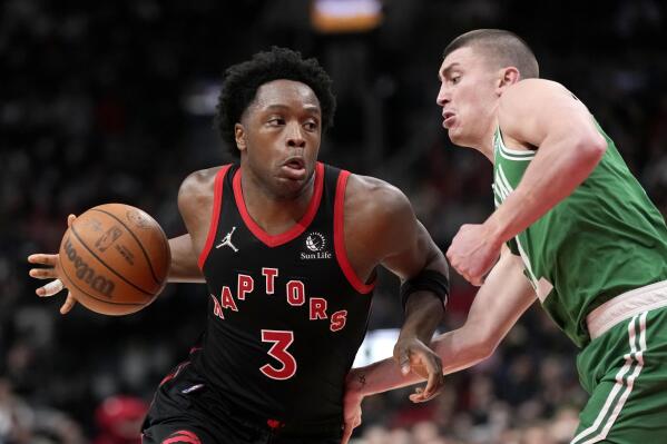 Toronto Raptors forward OG Anunoby (3) looks to drive past Boston Celtics guard Payton Pritchard, right, during second-half NBA basketball game action in Toronto, Monday, March 28, 2022. (Frank Gunn/The Canadian Press via AP)
