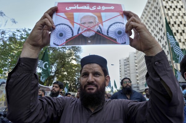 Indian officers say troops exchanged hearth with Pakistani squaddies in disputed Kashmir