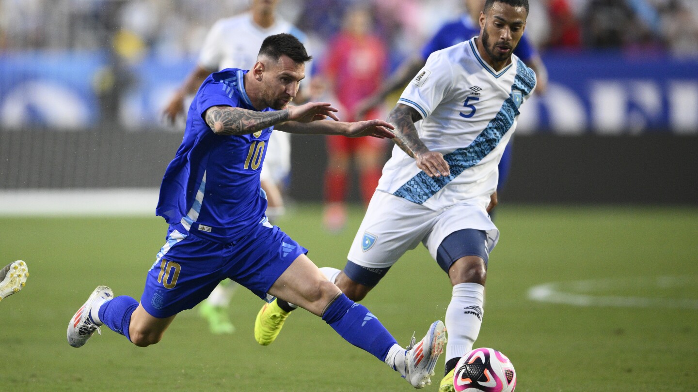 Messi marque deux fois en retour de l’équipe argentine lors de la victoire 4-1 contre le Guatemala