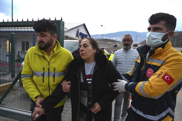Relatives of missing miners leave the Copler gold mine near Ilic village, eastern Turkey, Wednesday, Feb. 14, 2024. Hundreds of rescuers on Wednesday pressed ahead with efforts to search for at least nine workers trapped at a gold mine in eastern Turkey that was engulfed by a massive landslide. (Mert Gokhan Koc/Dia images via 番茄直播)