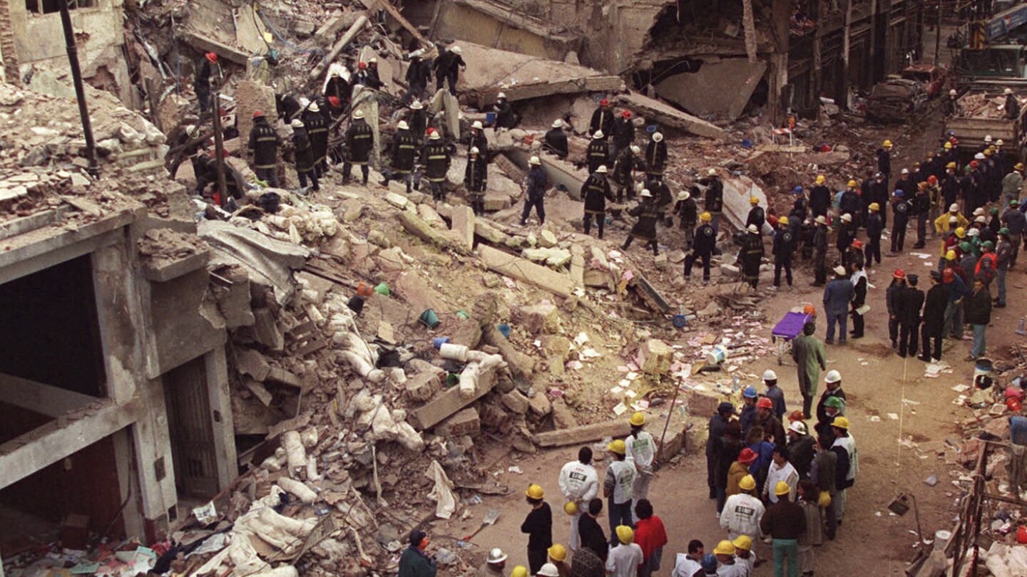 Бомба унищожи еврейски общински център в Аржентина през 1994 г. Какво се случи оттогава?