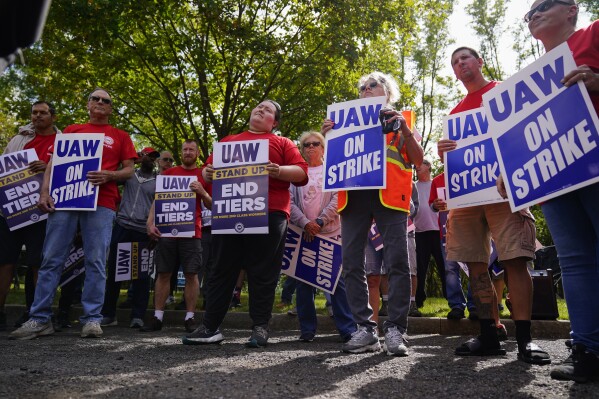 United Auto Workers members and supporters picket outside a General Motors facility in Langhorne, Pa., Friday, Sept. 22, 2023. The United Auto Workers expanded its strike against major automakers Friday, walking out of 38 General Motors and Stellantis parts distribution centers in 20 states. (AP Photo/Matt Rourke)