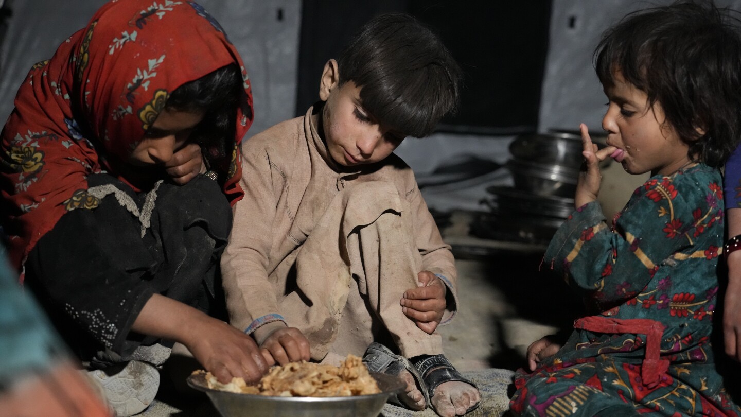 Близо 3 от 10 деца в Афганистан са изправени пред криза или извънредно ниво на глад през 2024 г.