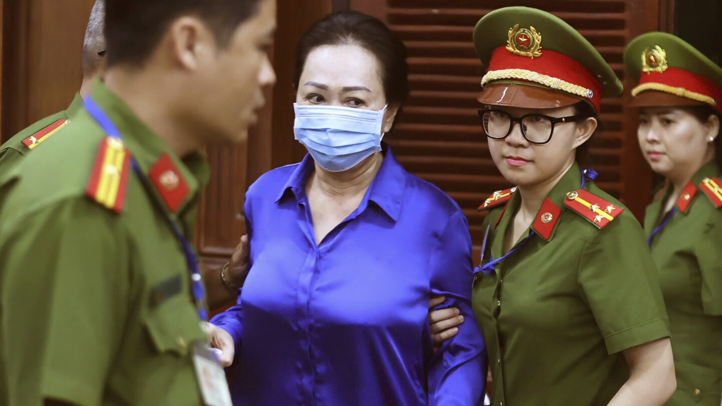 Vietnamese actual property wealthy person sentenced to lifestyles for billions in fraud in govt graft crackdown