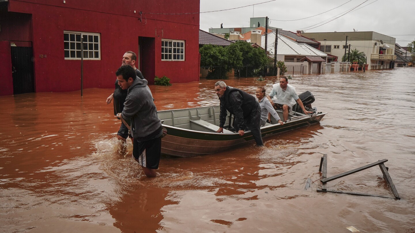 El sur de Brasil estuvo expuesto a las peores inundaciones en más de 80 años.  Al menos 39 personas murieron