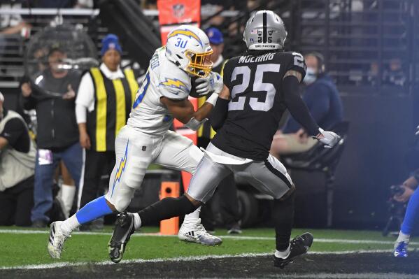 Raiders free safety Trevon Moehrig (25) and defensive tackle