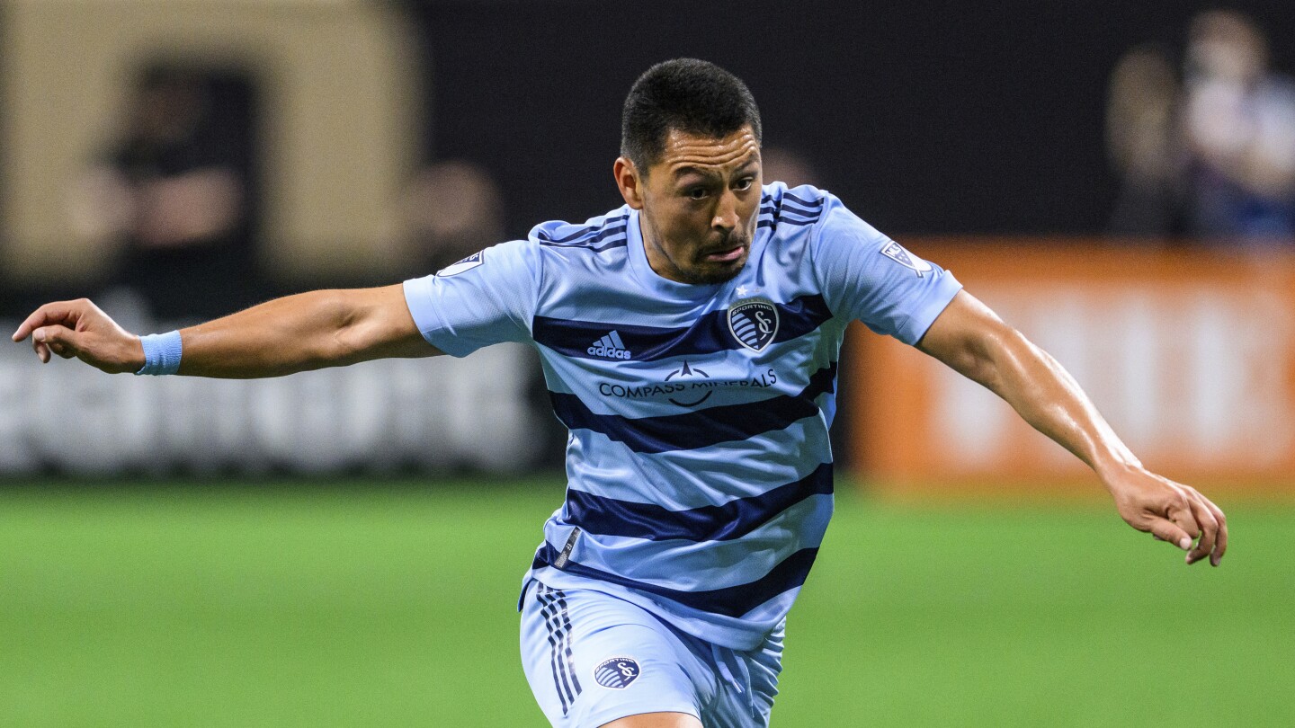 Sporting KC Veteran Roger Espinoza Retires