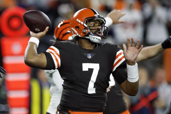 Browns hit bye in precarious state as Watson's return looms