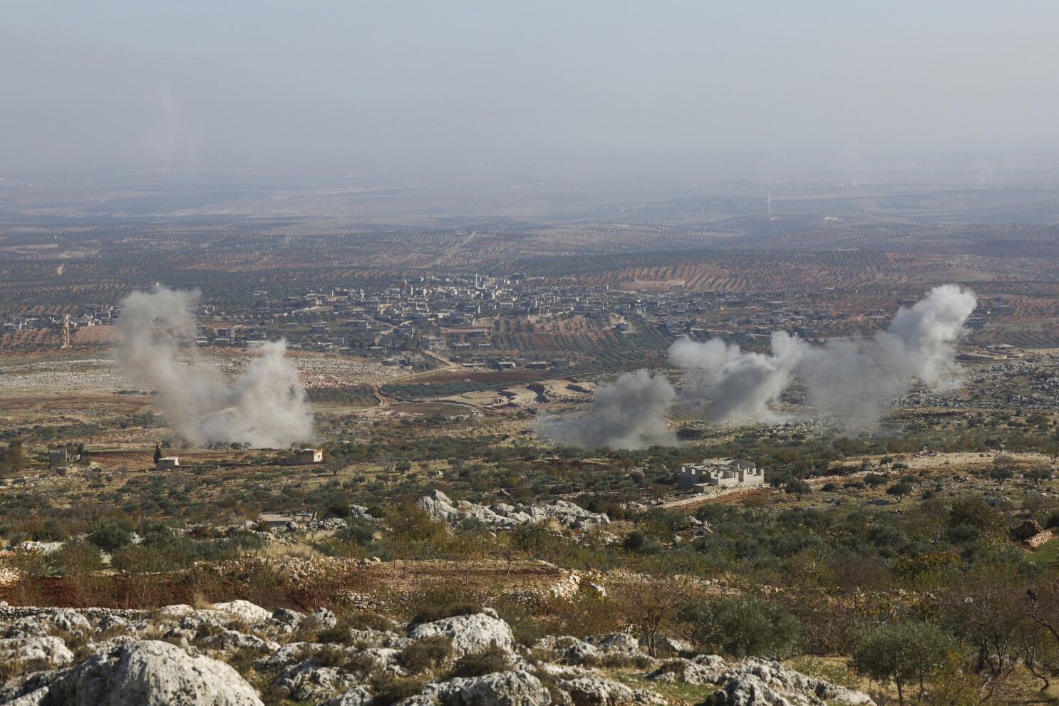 Syrian insurgents launch large-scale attack on government forces in the country's northwest
