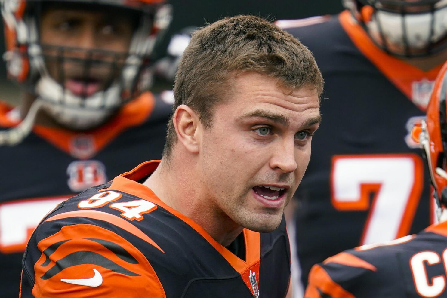 Bengals give DE Sam Hubbard 4-year contract extension