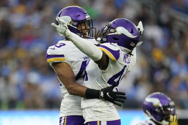 Cousins throws 2 TDs, Vikings bounce back to beat Chargers