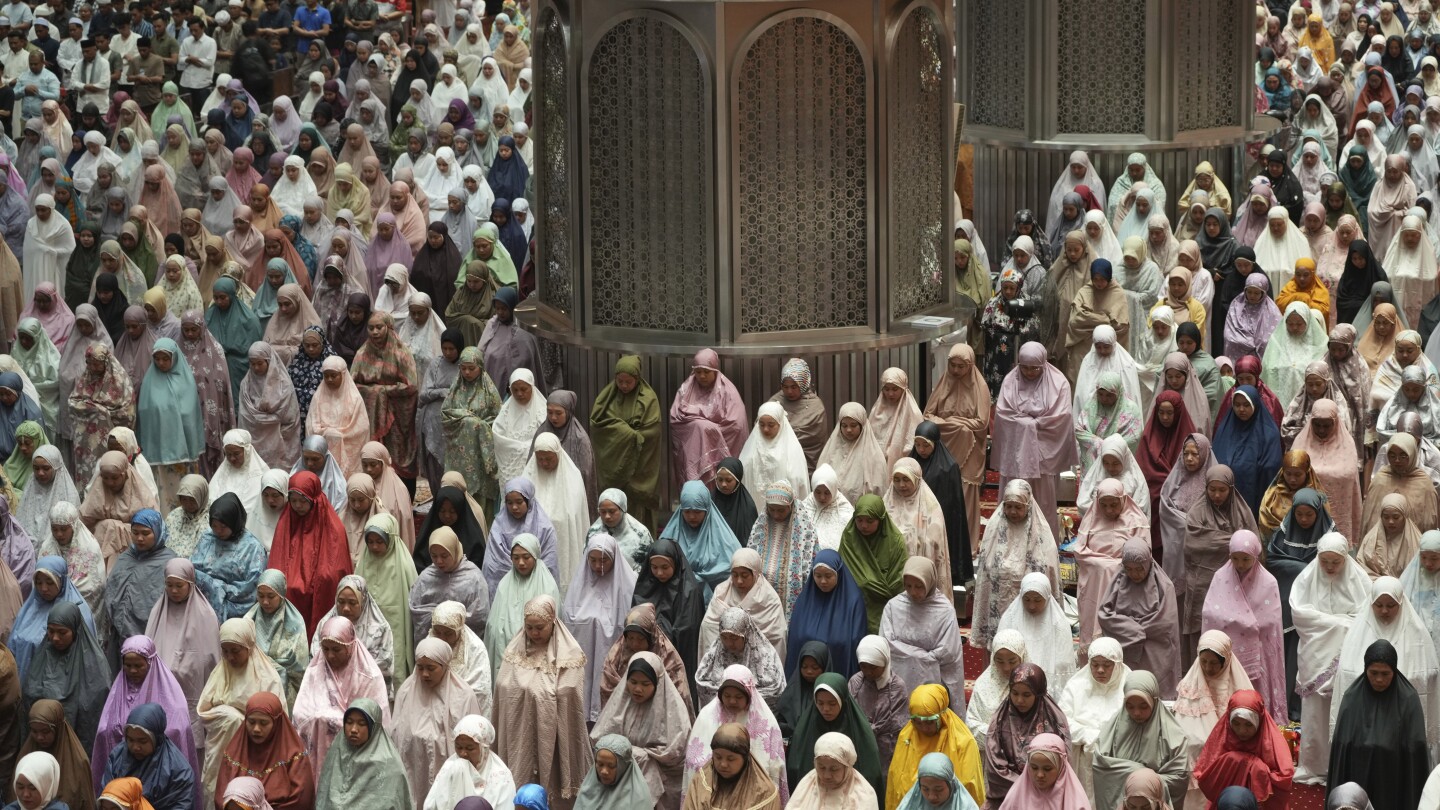 Millones de musulmanes en Indonesia celebran el comienzo del mes sagrado del Ramadán