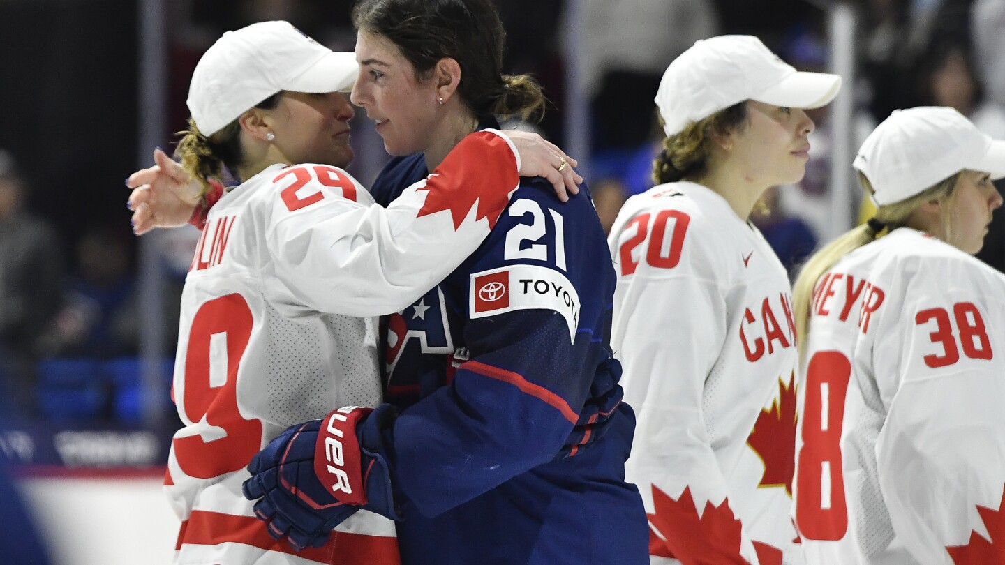 Канада и САЩ издигнаха трансграничното си съперничество до нови висоти на световния финал по хокей за жени