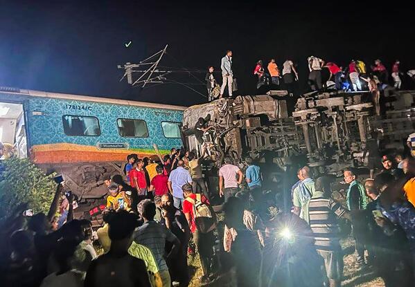 Baleshwar Girls Xxx Video - India: MÃ¡s de 230 muertos y 900 heridos por descarrilamiento de 2 trenes de  pasajeros | AP News
