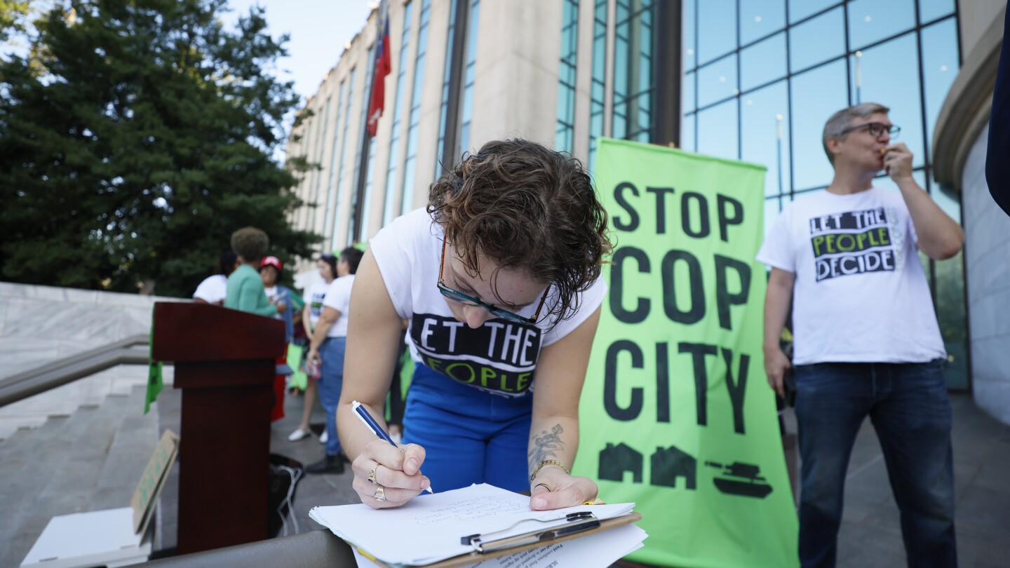Анализ: Не е сигурно дали настояването за „Спрете града на ченгетата“ е събрало достатъчно валидни подписани за референдума в Атланта