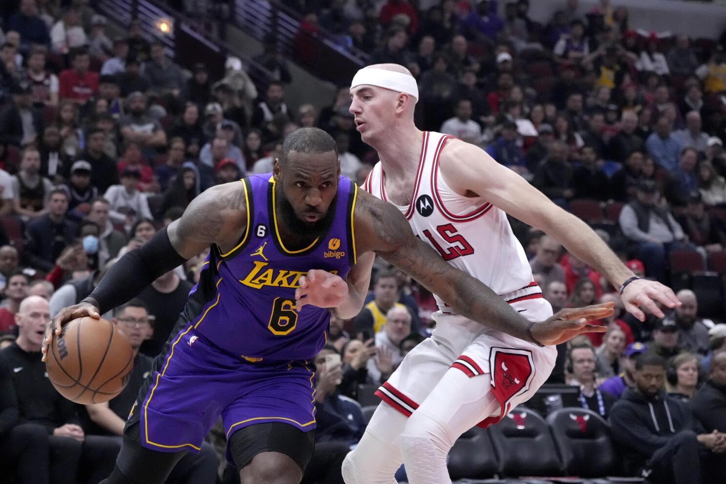 DeMar DeRozan leads Chicago Bulls past Los Angeles Lakers 115-110