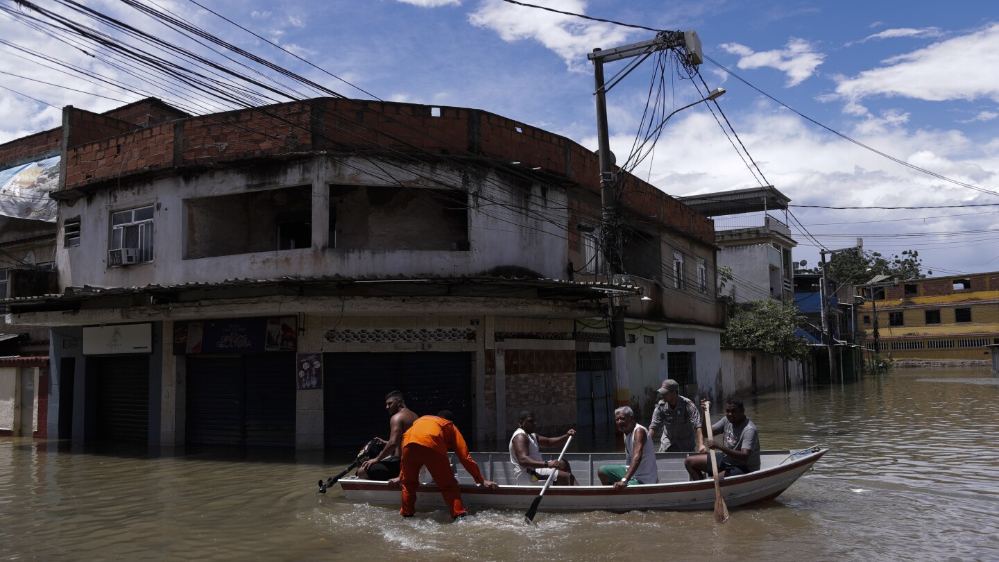 Бразилският щат Рио де Жанейро се изправя пред щети от наводнения, след като проливен дъжд уби най-малко 11