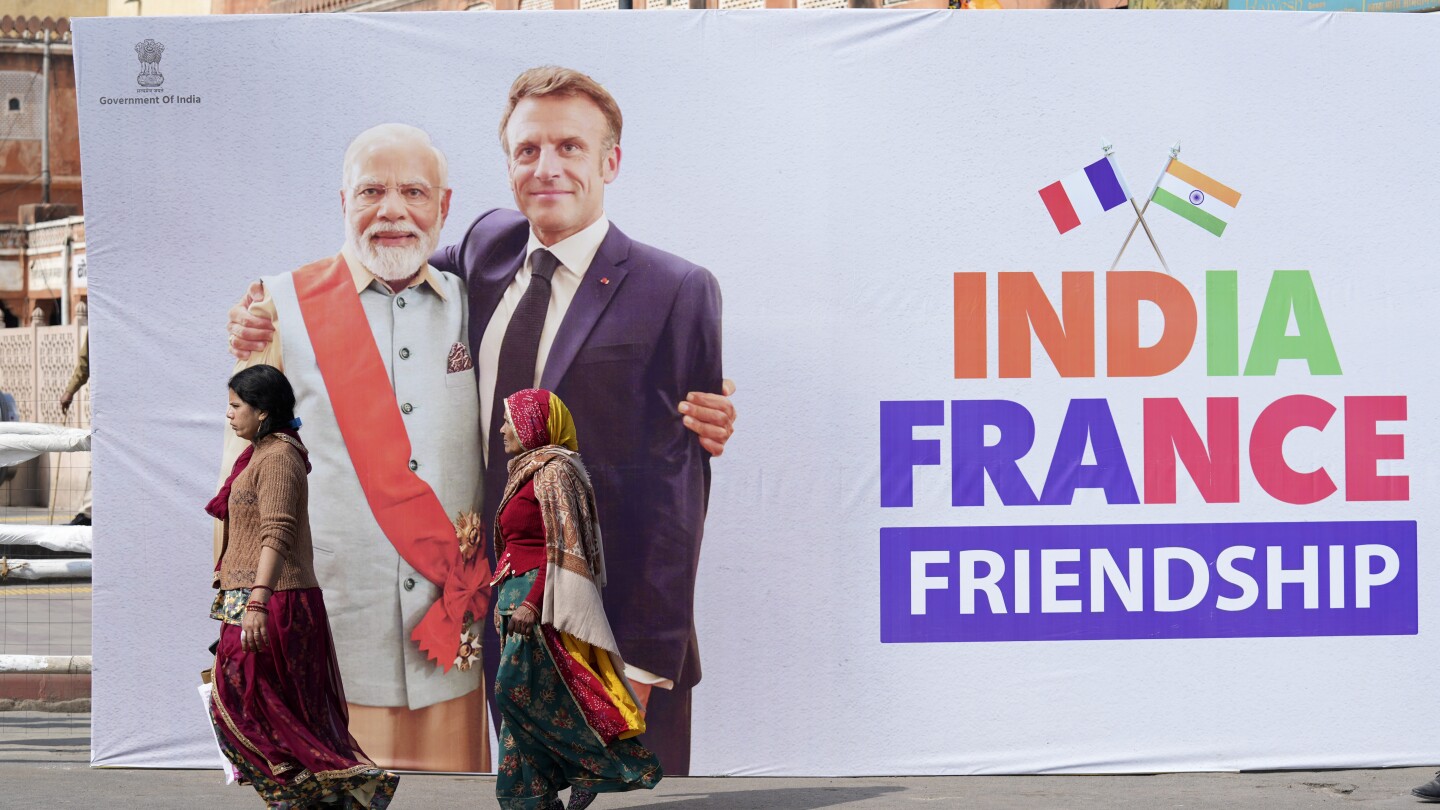 НОВО ДЕЛХИ АП — Френският президент пристигна в Индия в